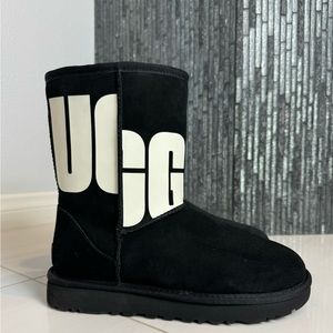 🖤Authentic UGG Women’s Classic Short II Chopd Black Boots Size 6